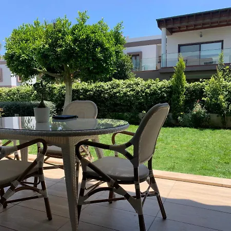 Apartment 3 Bedroom Flat 500m Walking Distance To The In Yahsi